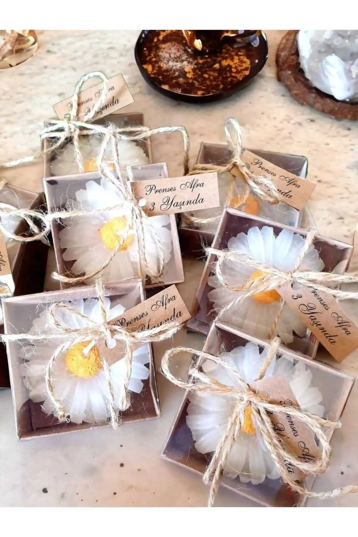 

Custom Daisy Flower Candle Party Favor for Guest in Bulk Pesonalized Baptism Wedding Birthday Bridal Bridesmaid Christening Gift