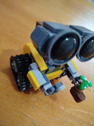 Mini Robot Building Blocks Set, Cute Tracked Brick Robot Model with Plant Accessory, Creative Desktop Display Toy Gift photo review