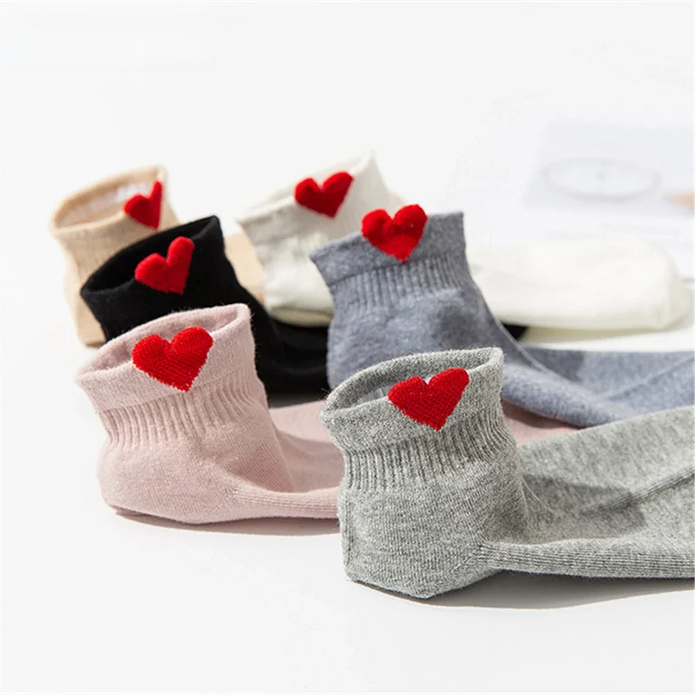 INS New Cute 3D Red Love Heart Ankle Socks Women's Funny Happy Summer Fresh Literary Solid Color College Style Short Sokken — zdjęcie 2