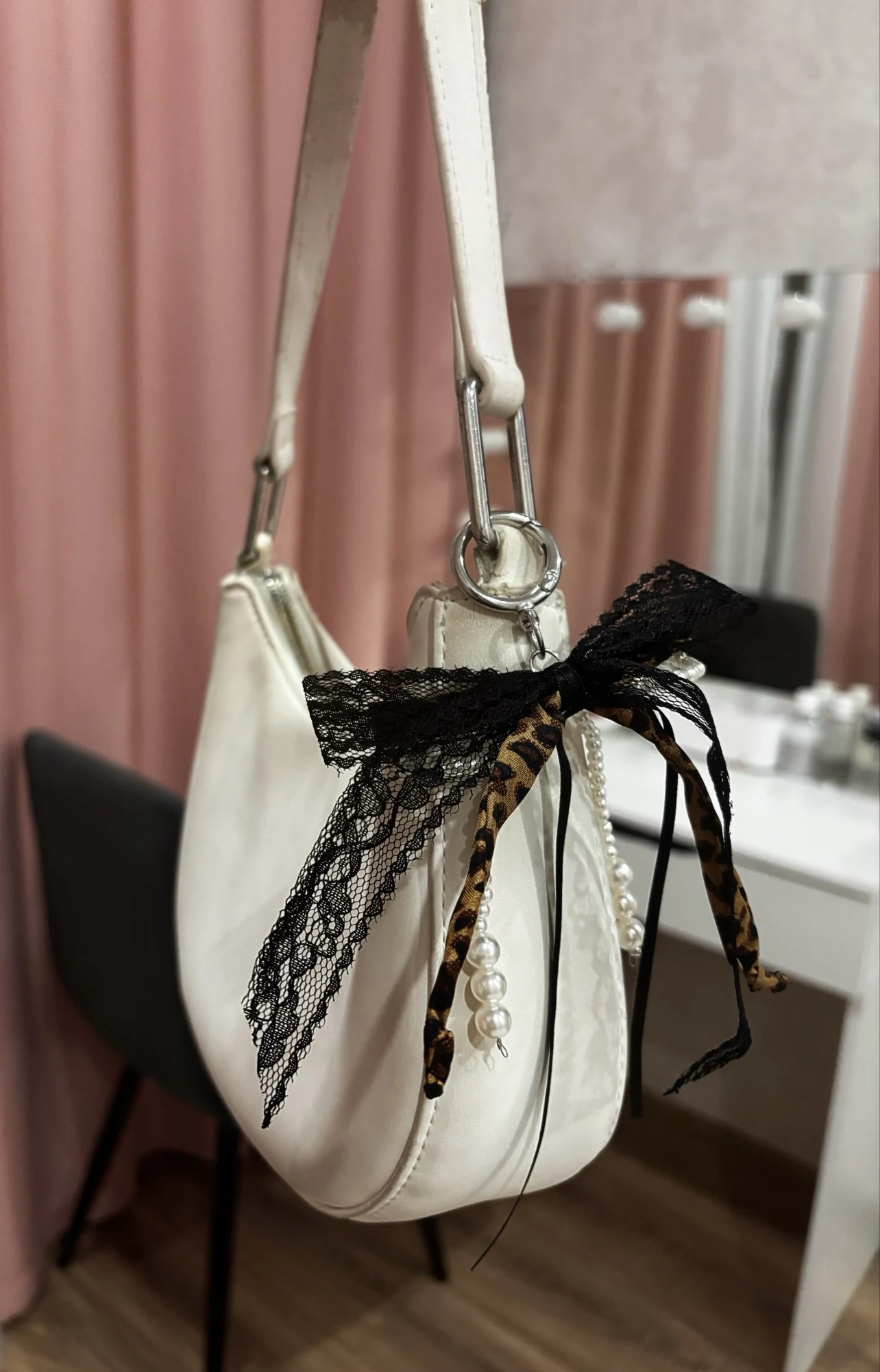 Sweet Lace Bow Beaded Keychain Y2K Phone Charm Pendant Bag Hanging Pendant Fashion Bags Keychain Accessories Cute Gift For Women photo review