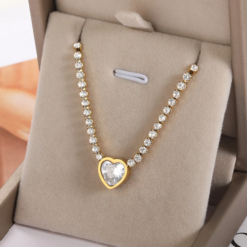 High Quality White Iced Out Heart Pendant Necklace For Girlfriend Delicate Micro Paved  AAA Cubic Zircon Jewelry Gift Wedding