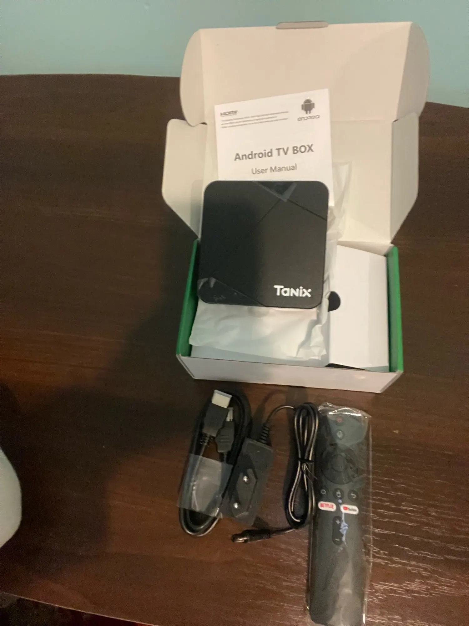 Tanix TX5 Android 14 TV Box Amlogic S905Y5 2.4G 5G Wifi BT photo review