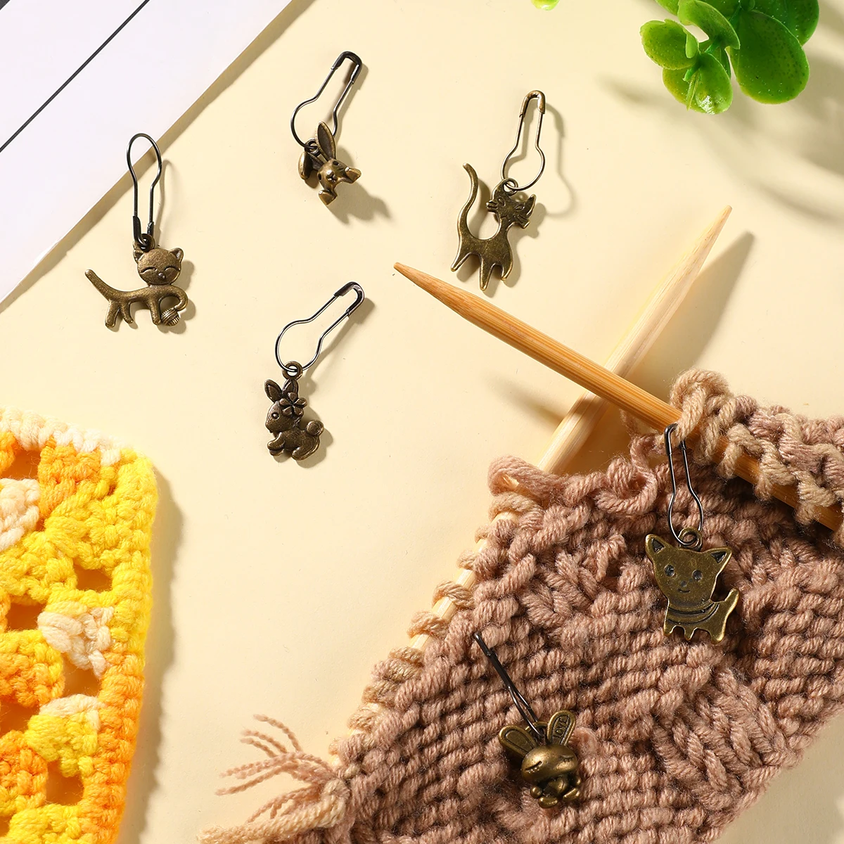

Metal stitch markers for yarn weaving, handmade DIY knitting, retro cartoon marker number clips