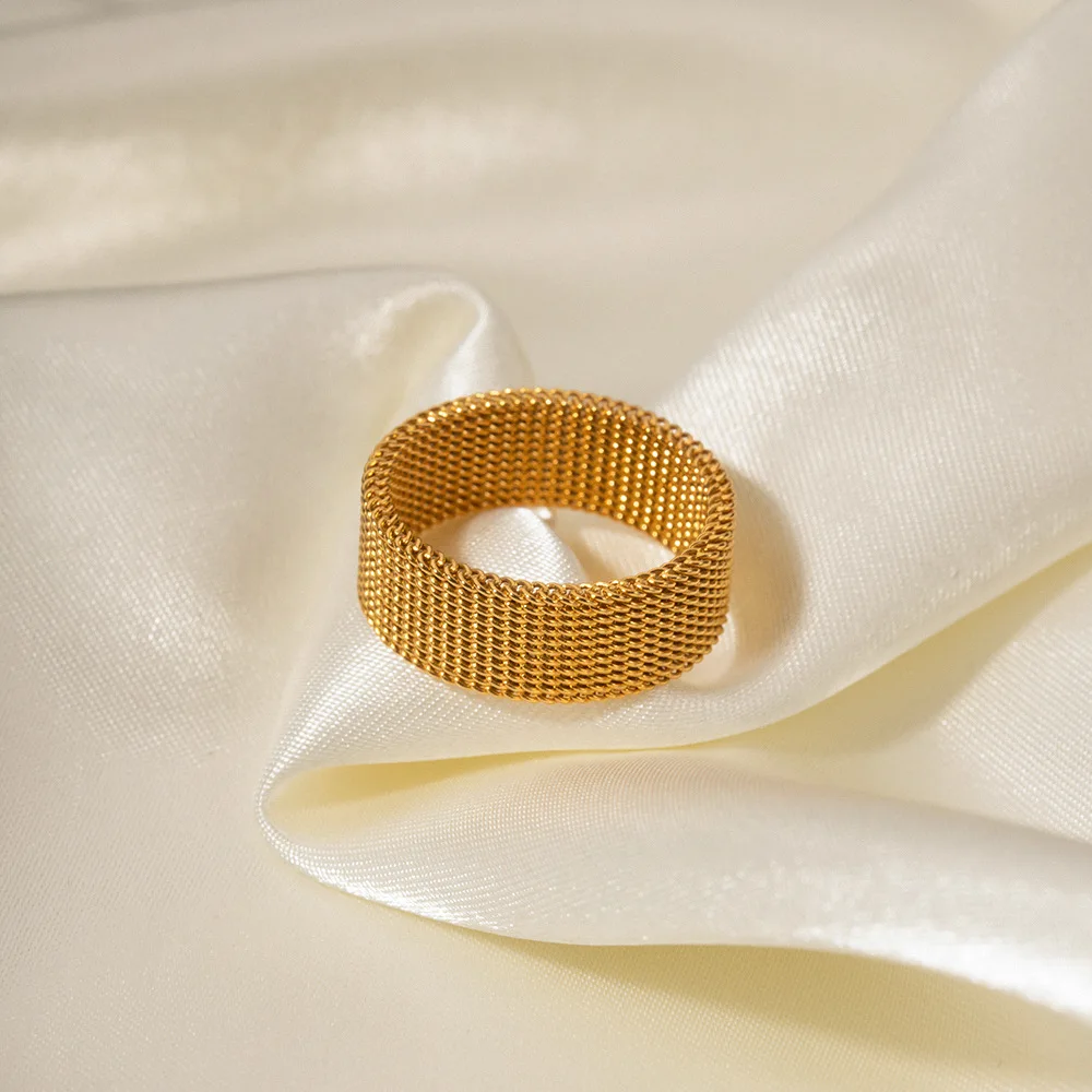 Ins Trendy Gold-Plated Stainless Steel Closed Ring High-End Design No Fading Jewelry Wholesale