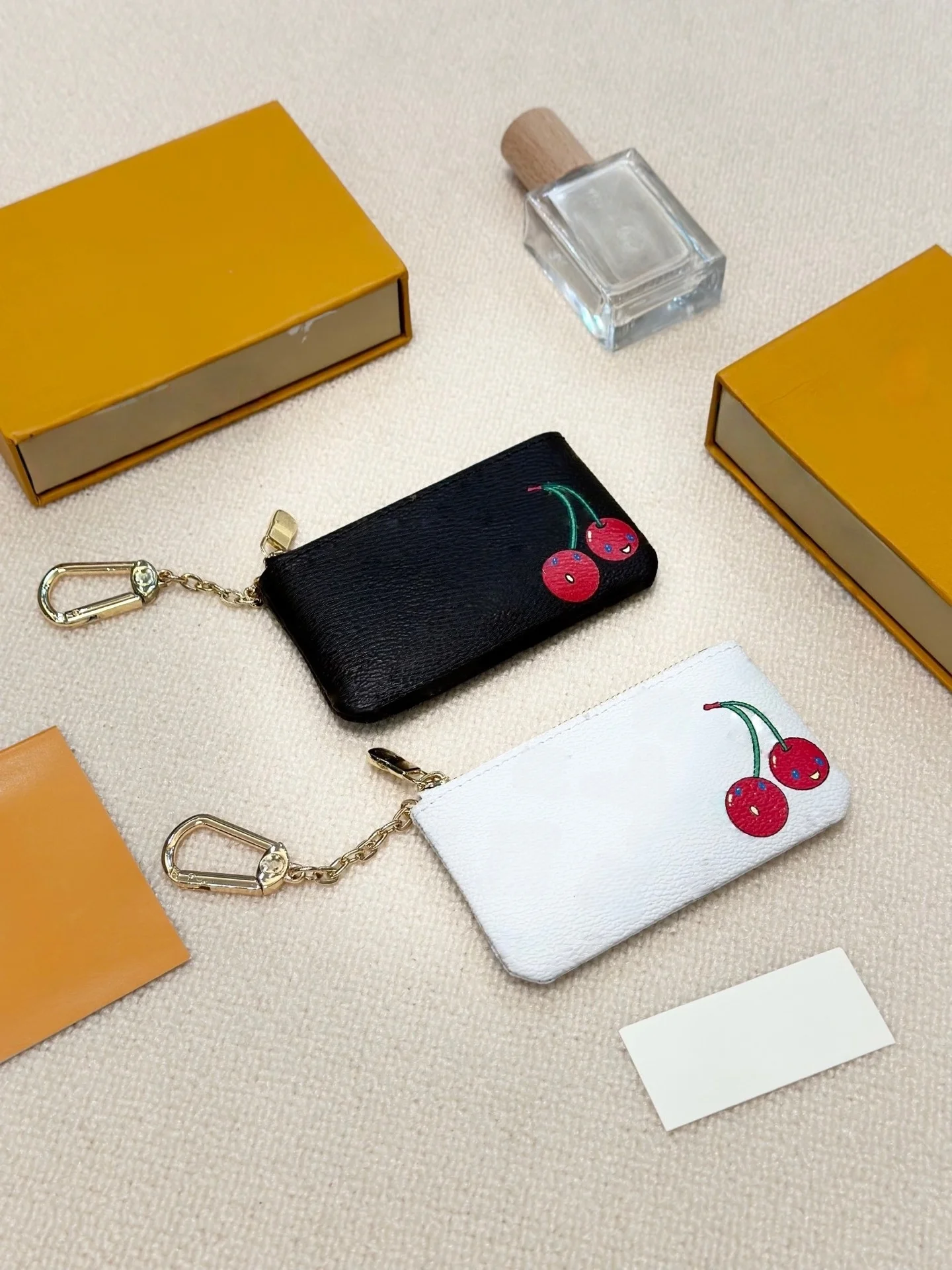 2025 Neu 11 x 7 cm Modische vielseitige Taschen Leder Kirsche Canvas kleine Ledertasche, Schlüsselanhänger, Geldbörse