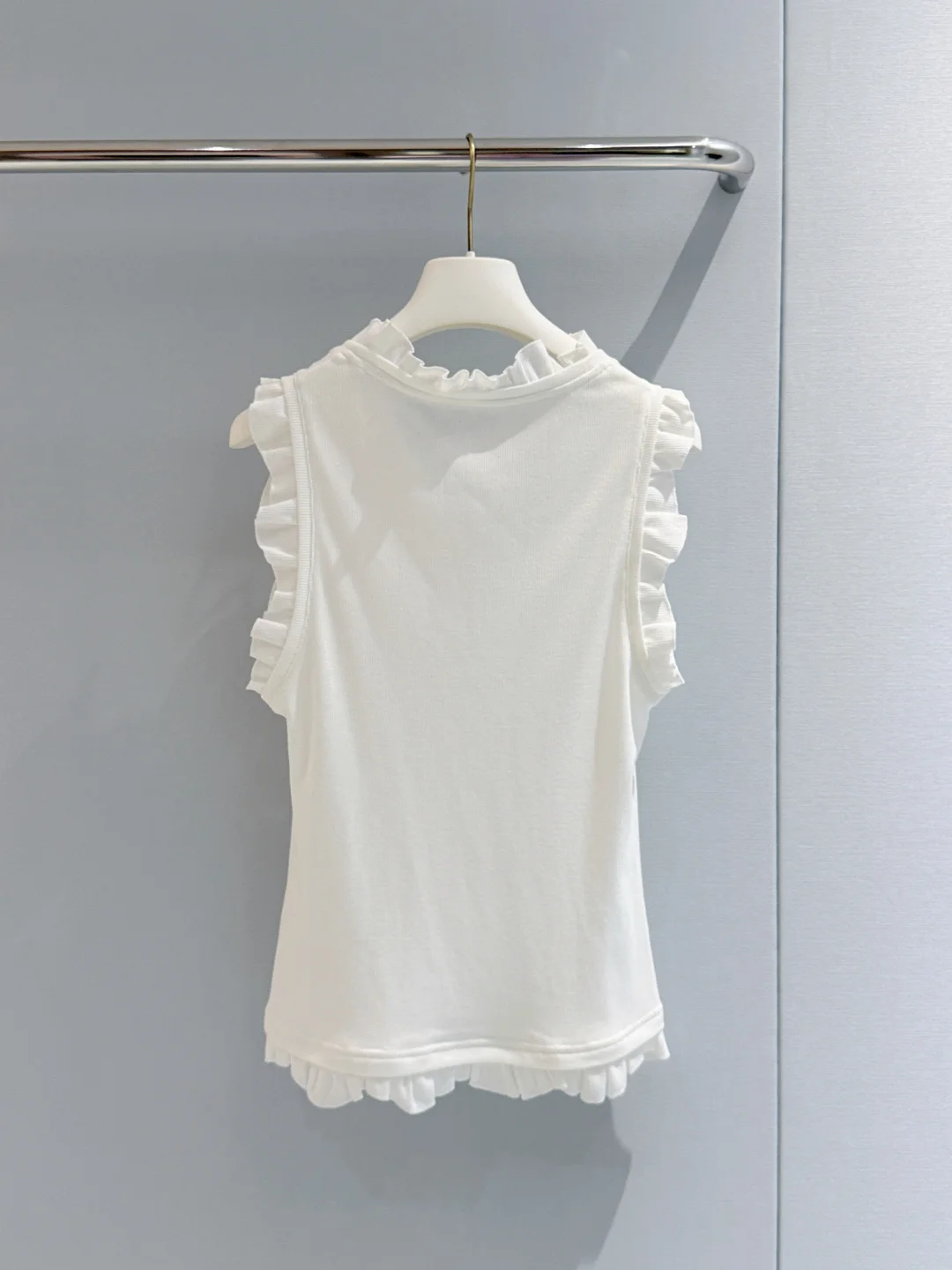 

2026 Summer New Arrival Women's Ruffle Tank Top Versatile Stylish Commuter Slimming Elegant Sleeveless Blouse