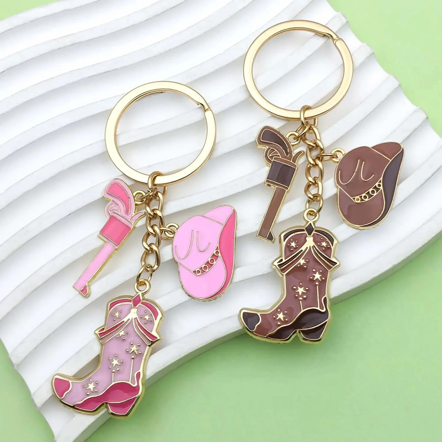 Porte-clés Cowboy occidental à la mode, bottes en alliage, pistolet, breloques de chapeau, pour clés de voiture, sacs à dos, portefeuilles, 1 pièce