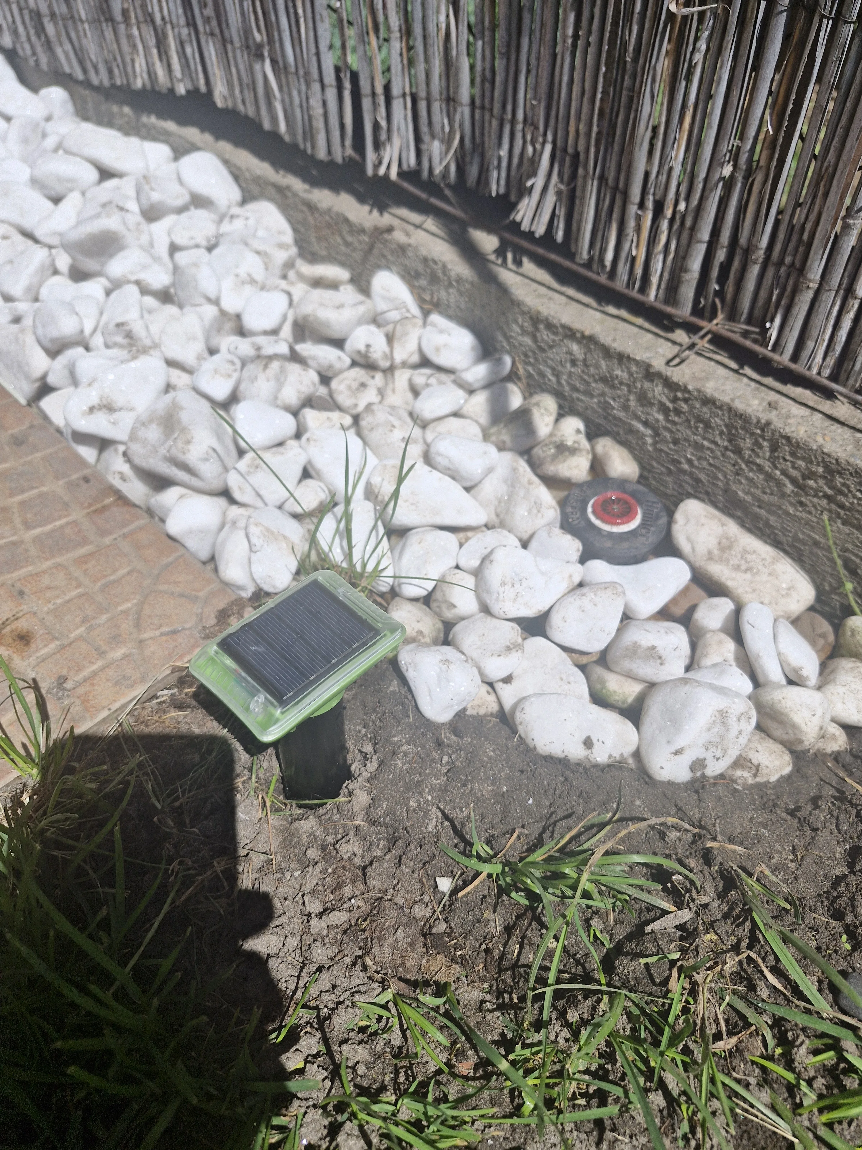 Solar Ultrasound Moles Repeller Buzzer vibration wave Snakes Mouse Animal Repeller for Orchard Farm Garden Patio photo review
