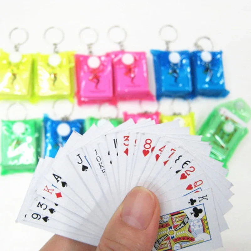 1 ensemble de Mini cartes à jouer portables, porte-clés de Poker, couleur aléatoire, petit jeu de société, carte de jeu, cadeau créatif pour enfant