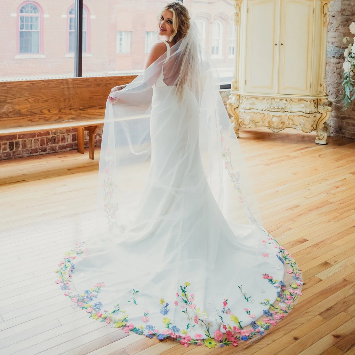 Wildflowers Colorful Customized Romance Wedding Veil Embroidered Lace Soft Tulle Chapel Length 2.5 Yards Bridal Veils with Comb
