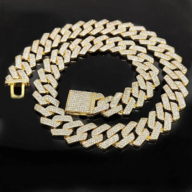 Thumbnail 3 - #37 Best Chunky Chain Necklaces to Buy In 2026