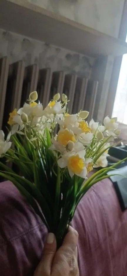 A customer's photo of the daffodil bunch they received