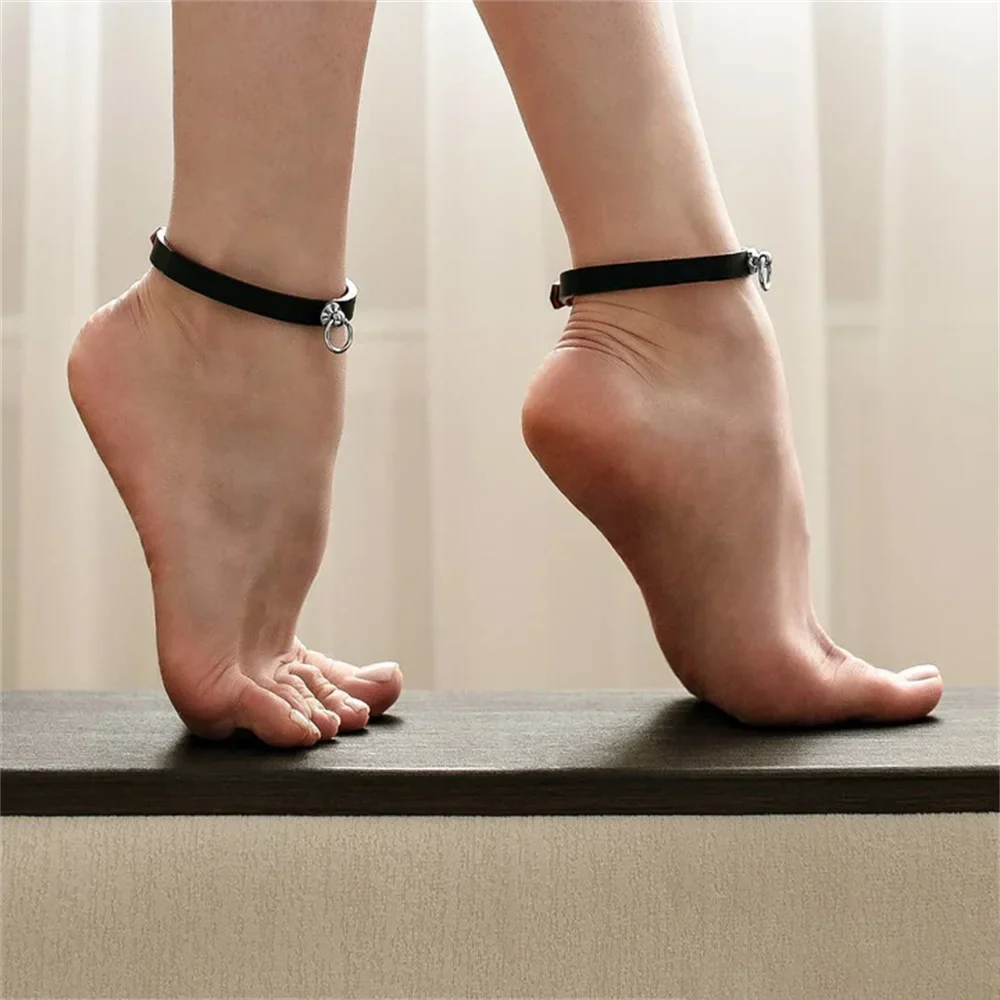 Ceinture de cheville noire joint torique cheville Punk cuir plume cheville hommes femmes alliage pendentif accessoires YK2 ceinture de cheville