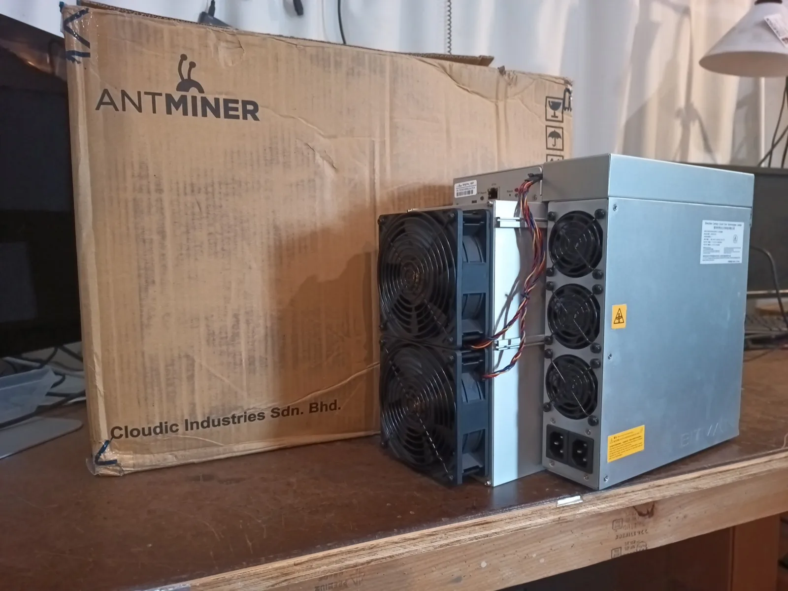 PURE Bitmain Z15K 525 KSol/s 2483W Equihash Zcash ASIC Mining Machine