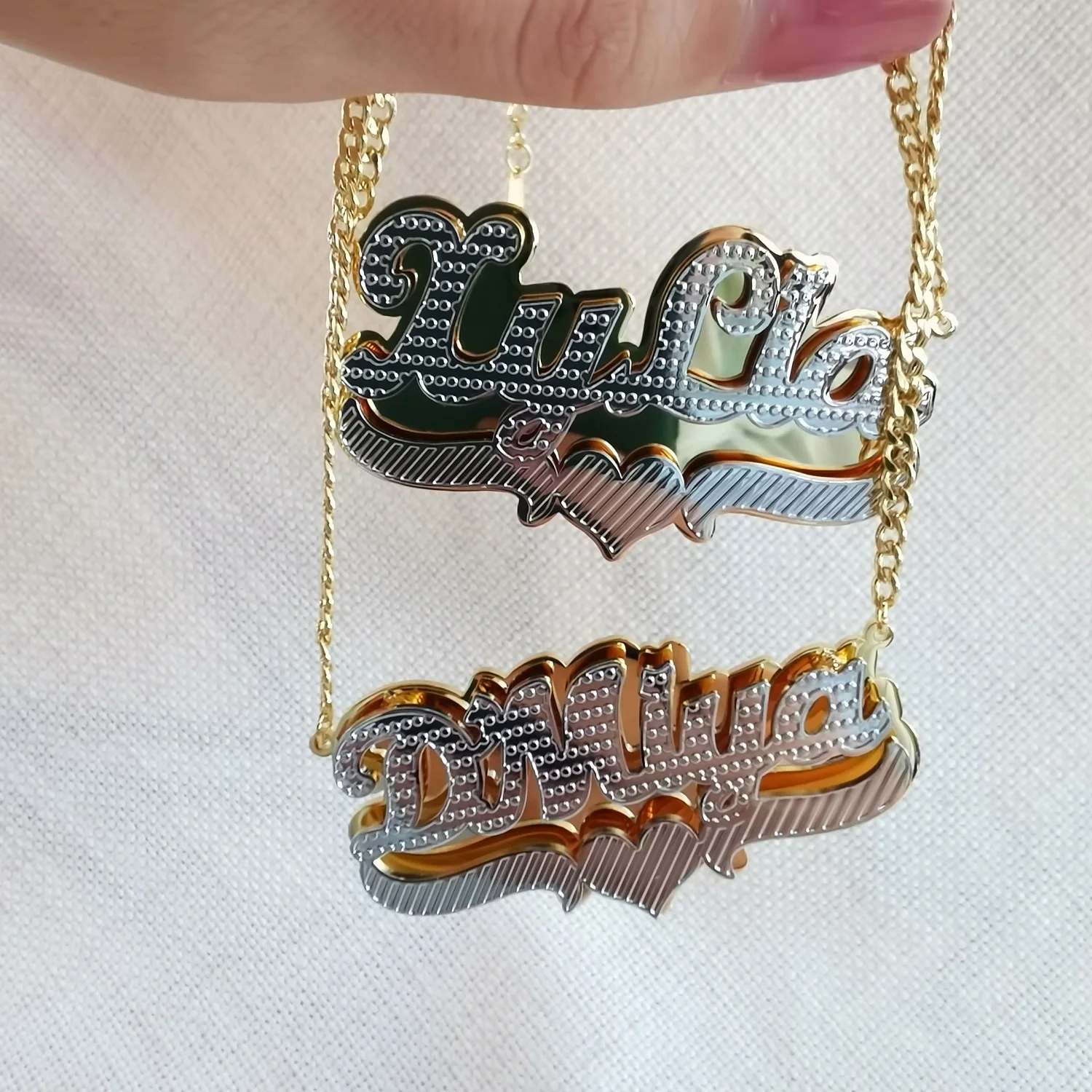 Kalung Papan Nama Kustom 3D Kalung Nama Pribadi Dua Lapis Lapis Lapis Emas 18K dengan Rantai Figaro Hati untuk Wanita