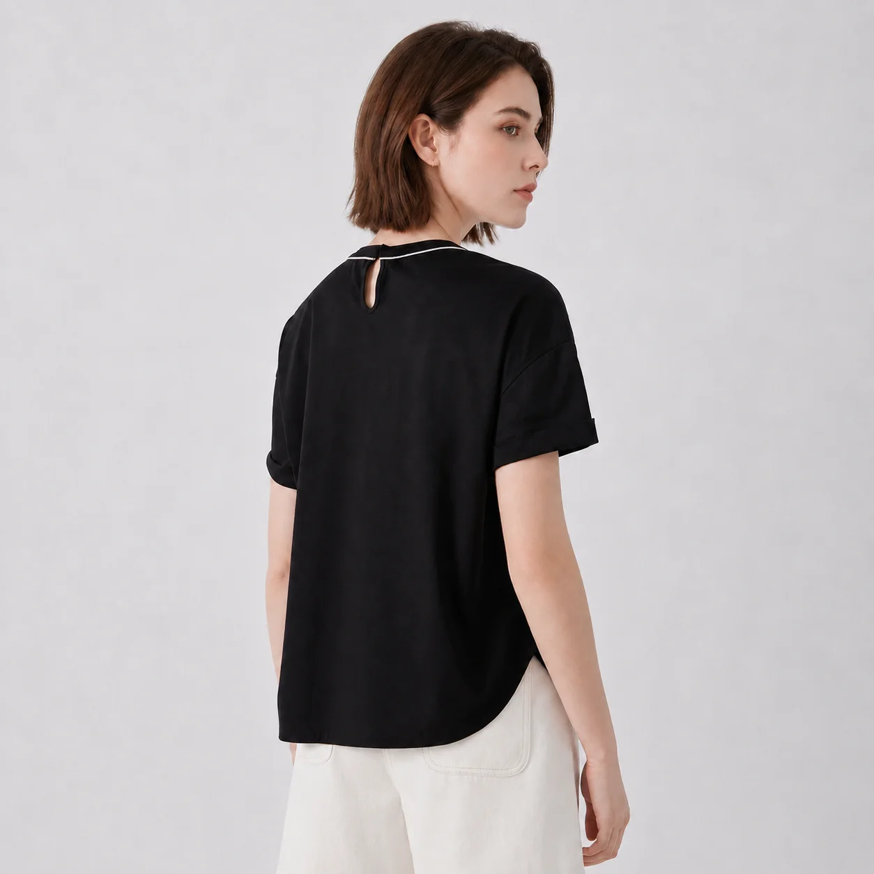 KL7513242 Women's Light Luxury High-Quality Cotton Blend T-Shirt with Contrasting Chain Detail Pullover Style