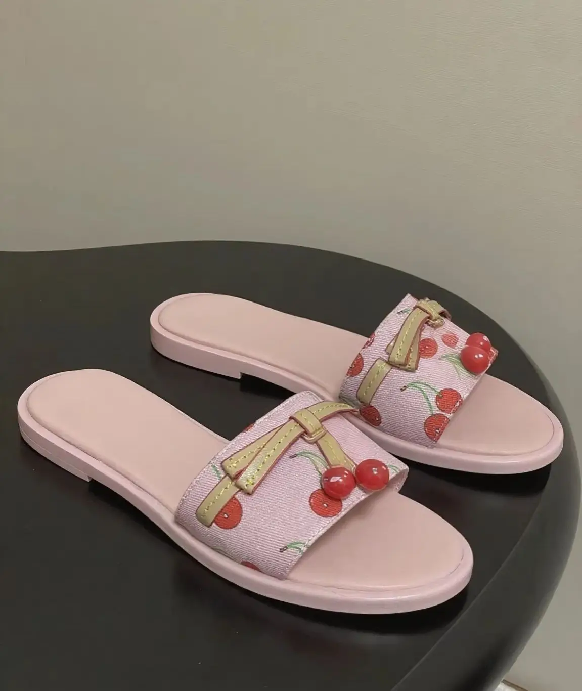 

2025 New Design Exquisite Fashionable Versatile High Quality Fashion Shoes HL56