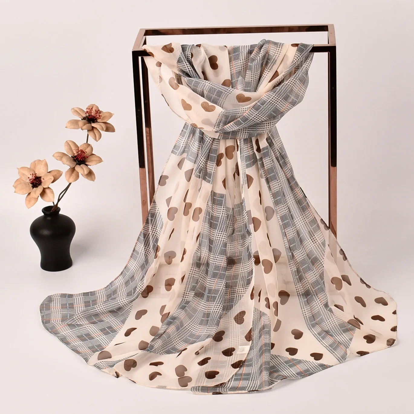 Foulards en mousseline de soie imprimés petit cœur de pêche, vente en gros, petits foulards cadeaux pour femmes Yiwu, nouvelle collection 2023