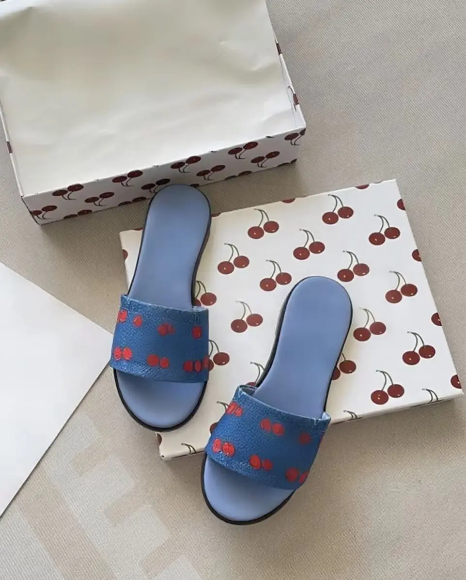 

2025 Новая изысканная модная универсальная удобная простая модная женская обувь высокого качества HL79