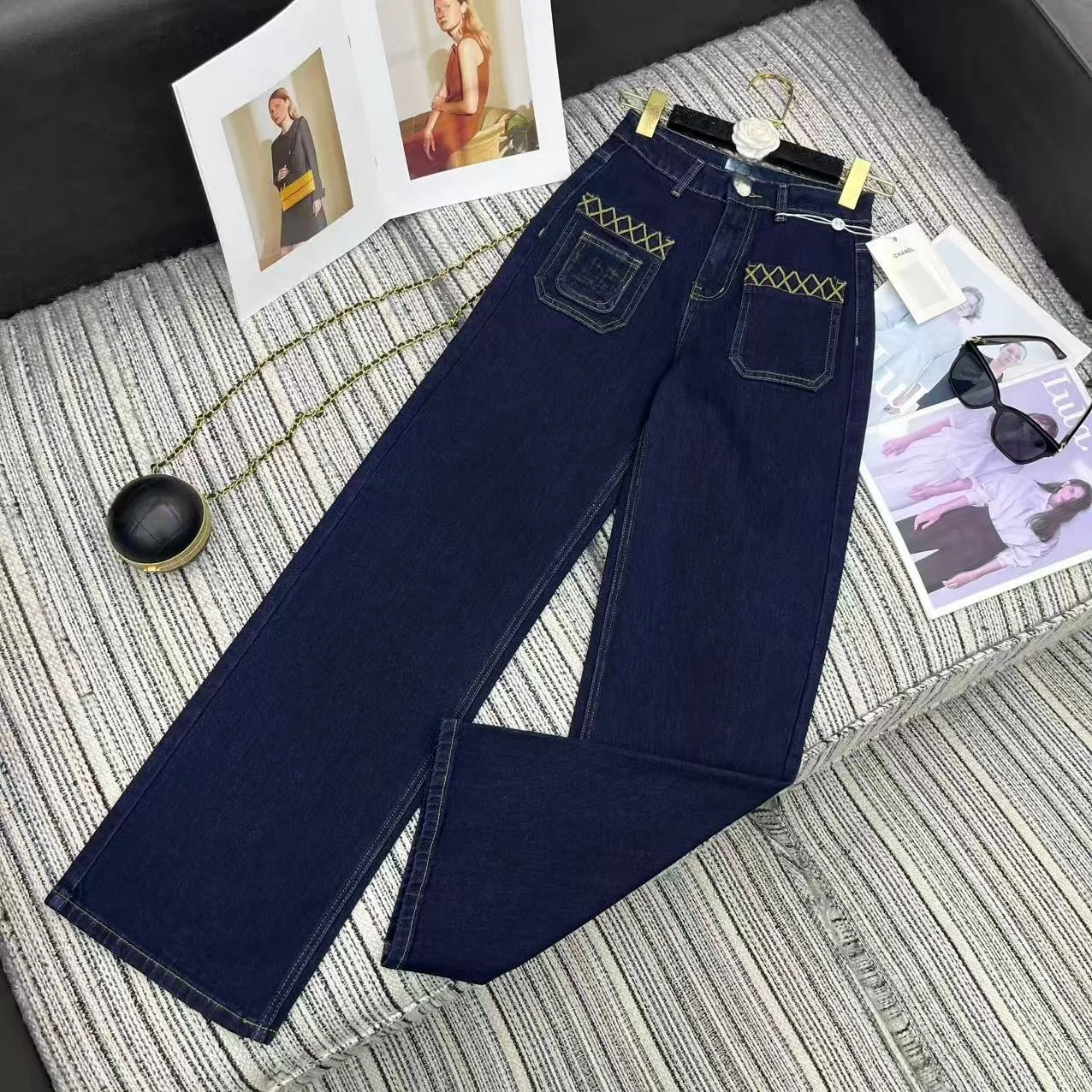 

New women's jeans with embroidery style, high-quality minimalist logo embroidery, classic high-waisted, fitted stretch jeans