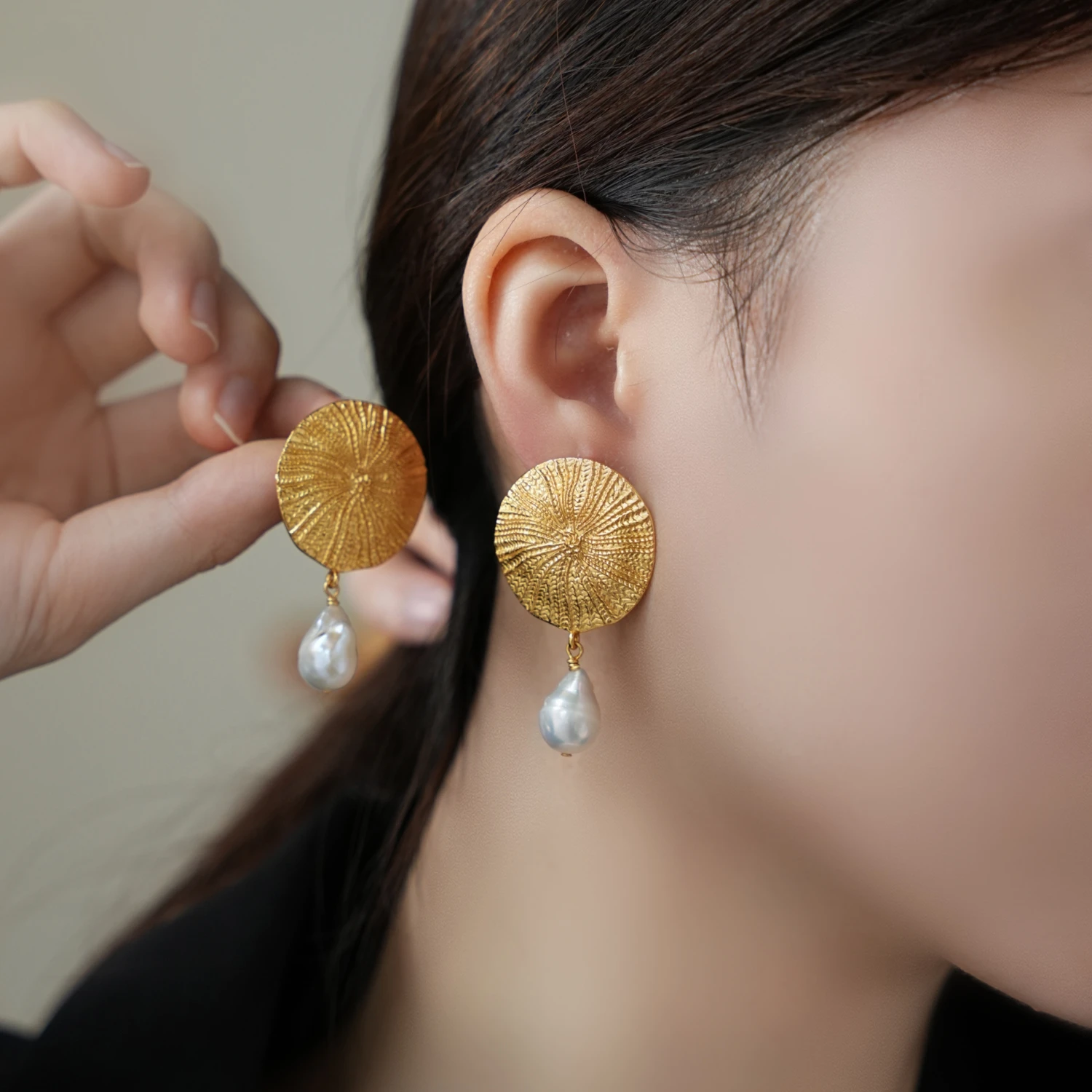 

24K Gold Plated Textured Disc Natural Baroque Freshwater Pearl Dangle Earrings for Women Hypoallergenic Unique Earring Gifts