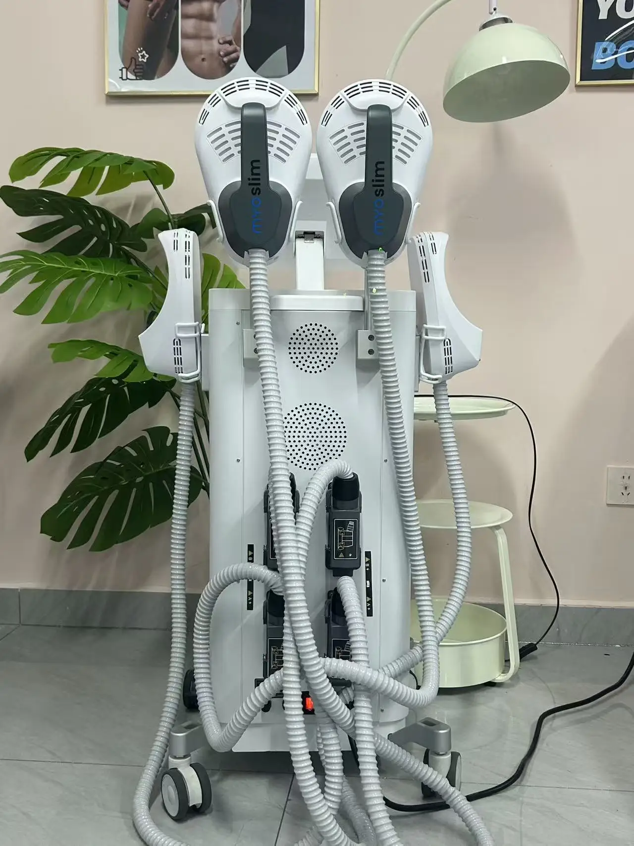 

Myoslim Pro Ultra Therapy HiEMT 6500 Вт Высокомощный профессиональный аппарат для стимуляции мышц для похудения и похудения