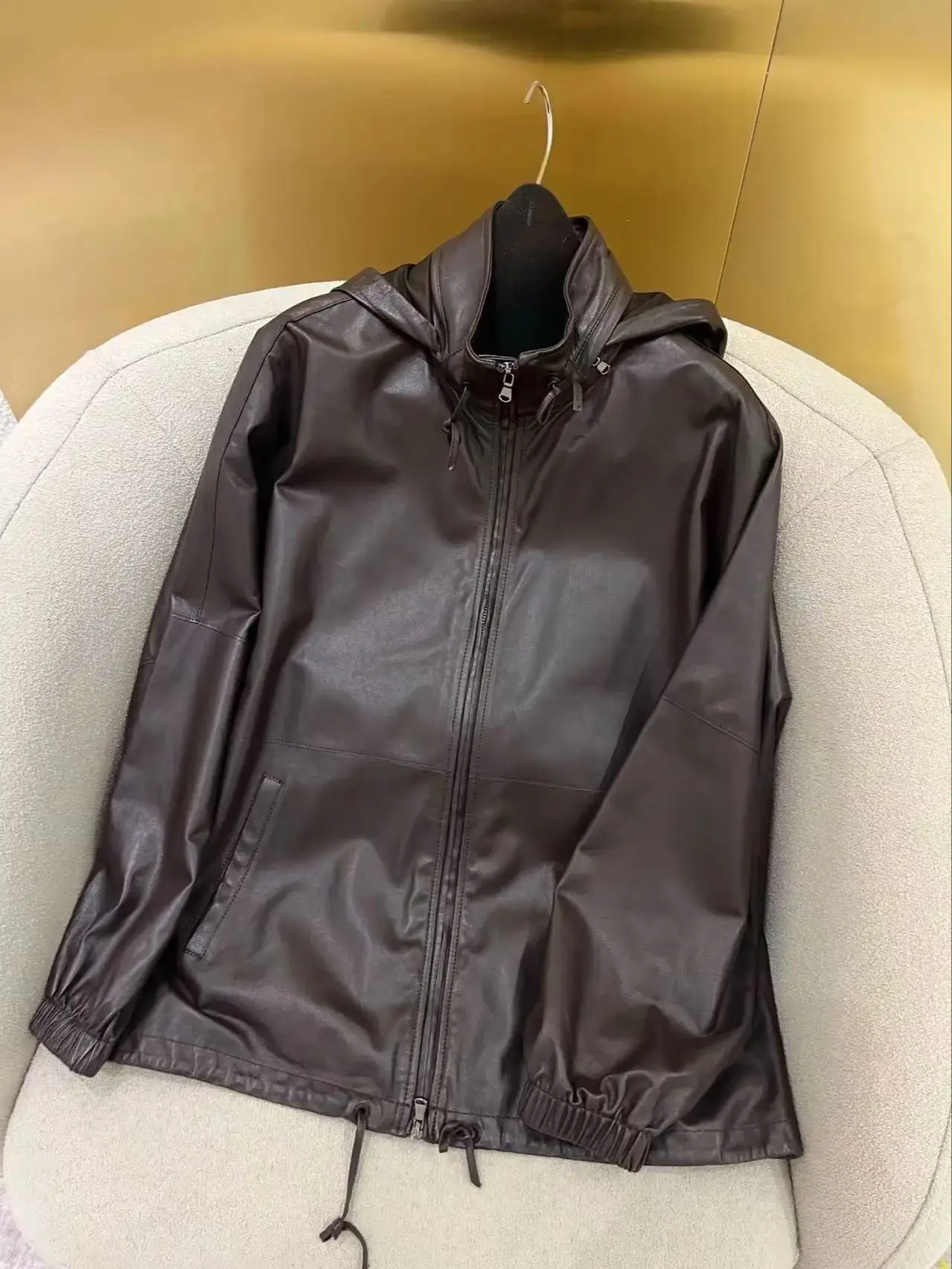 高品質の隠しフード付きエレガントなレザージャケット