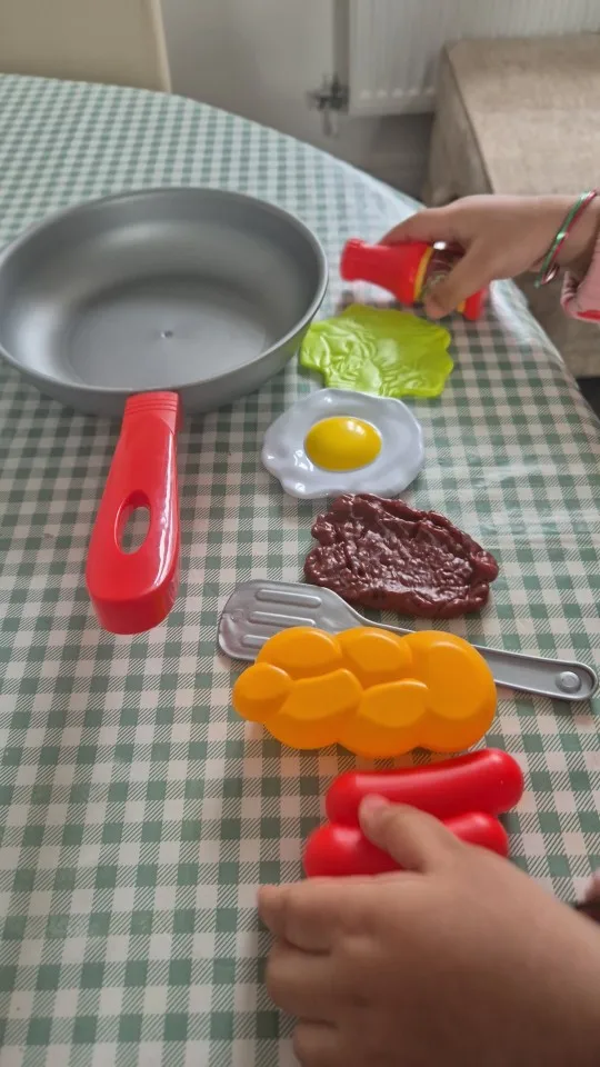 Children Kitchen Food Toys Simulation Frying Pan Vegetables Steak Bread Hot Dog Omelette Play Toy Set for Kids Girls Education photo review