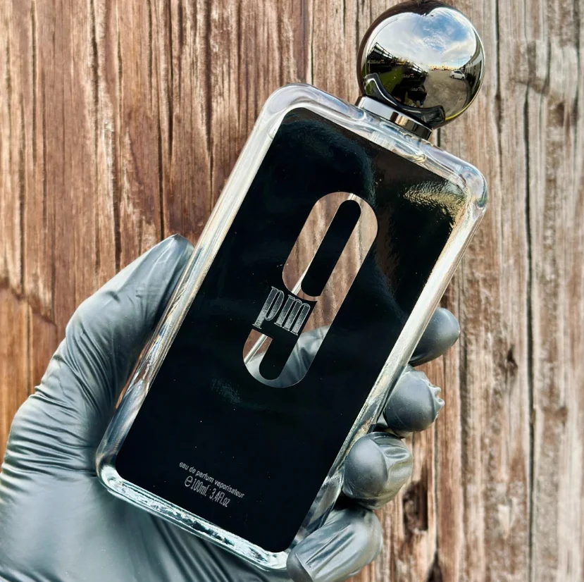 

9PM neutral perfume (fruit, wood, sweet, oriental) is suitable for any venue
