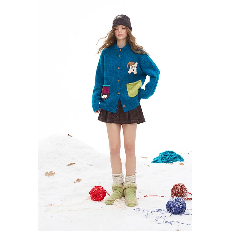 ELFSACK 2025 الشتاء الوافدين الجدد Y2K Preppy عادية بلون جيب الكلب الجرافيك الجولة الرقبة زر واحد سترة للنساء