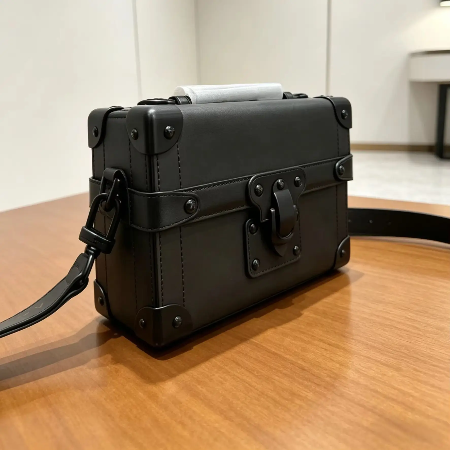 2026 New Men and Women's Black Handbag, Shoulder Bag, Crossbody Bag, Rectangular, 20*13cm