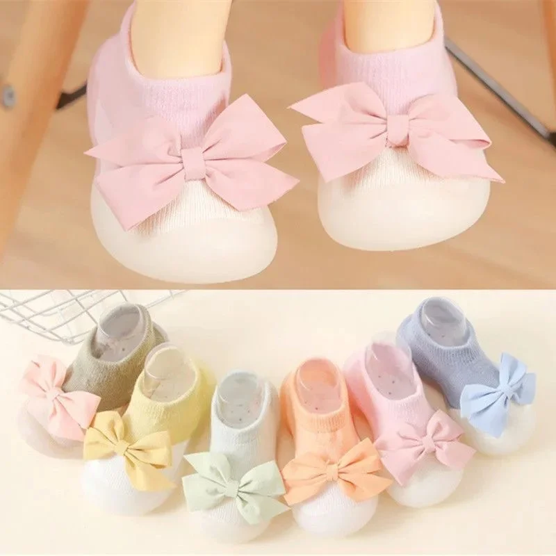 Chaussures d'été antidérapantes et respirantes en coton peigné pour enfants, chaussures à semelle souple, chaussures de marche pour bébé, chaussettes de sol en maille pour bébé, nouvelle collection
