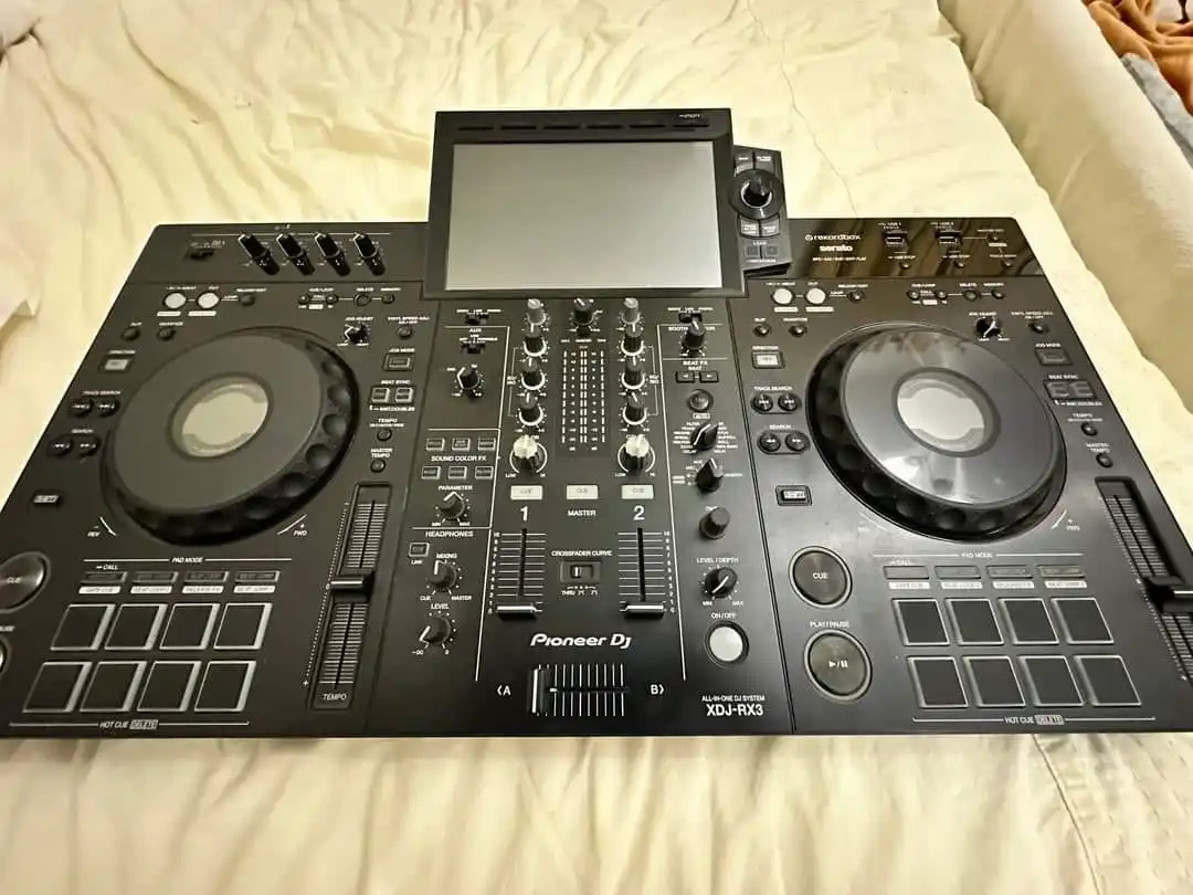 DISCOUNT  SELLING BLACK FRIDAY New  Pioneers DJ XDJ-RX3 All-In-One Rekordbox Serato DJ Controller System