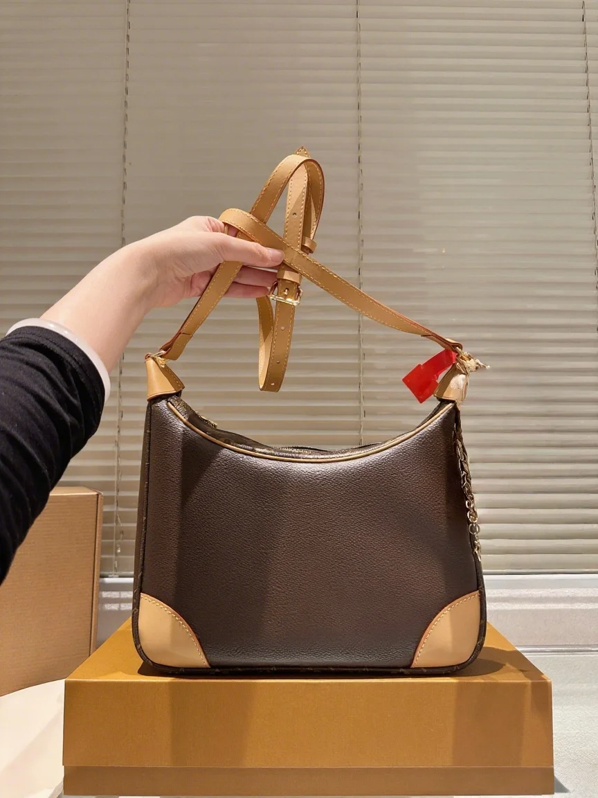 

2025 Новый РАЗМЕР: 31x25 СМ Модные универсальные сумки из кожи вишни Портативные можно носить на плече без коробок