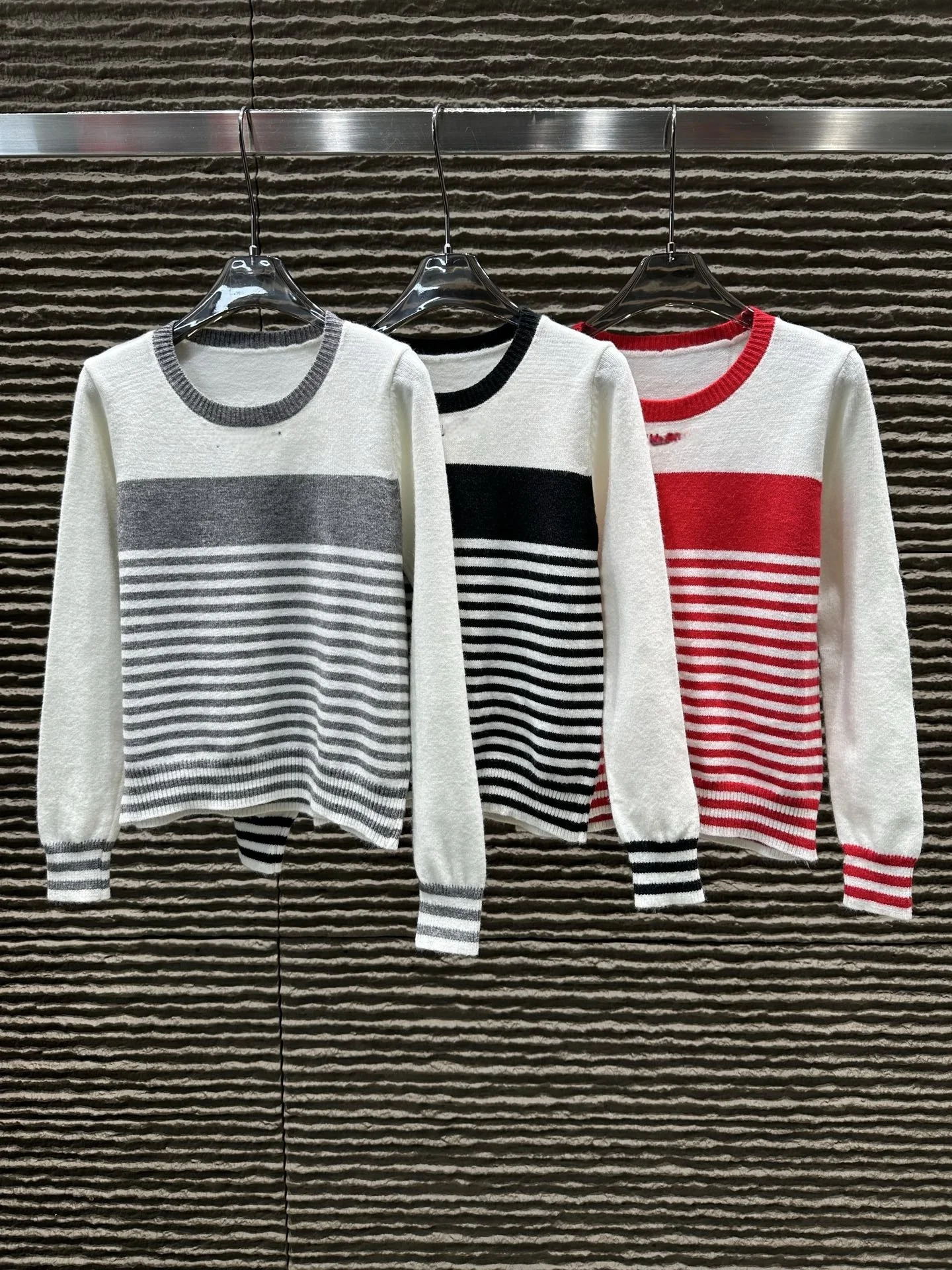 

Women's Gray & White Striped Knit Sweater - Classic Pattern for Fall Outfits