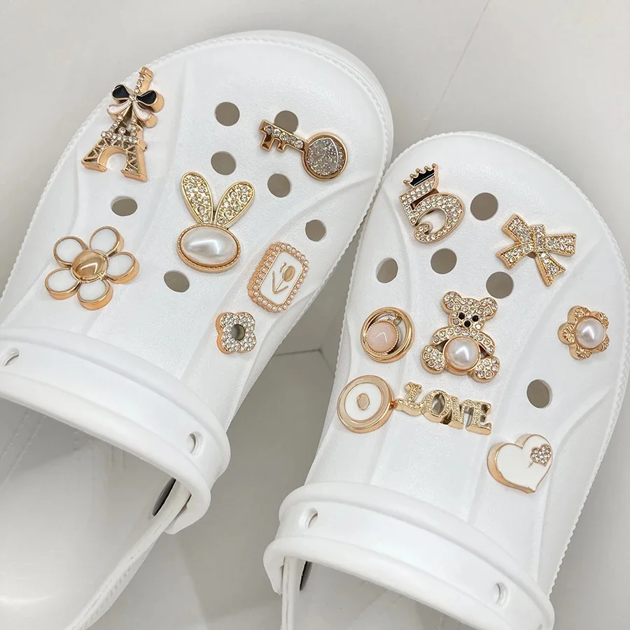 Ensemble d'épingles à breloques pour chaussures, 14 pièces, strass scintillants, fausse perle, accessoires décoratifs détachables, adaptés aux sabots CROCS