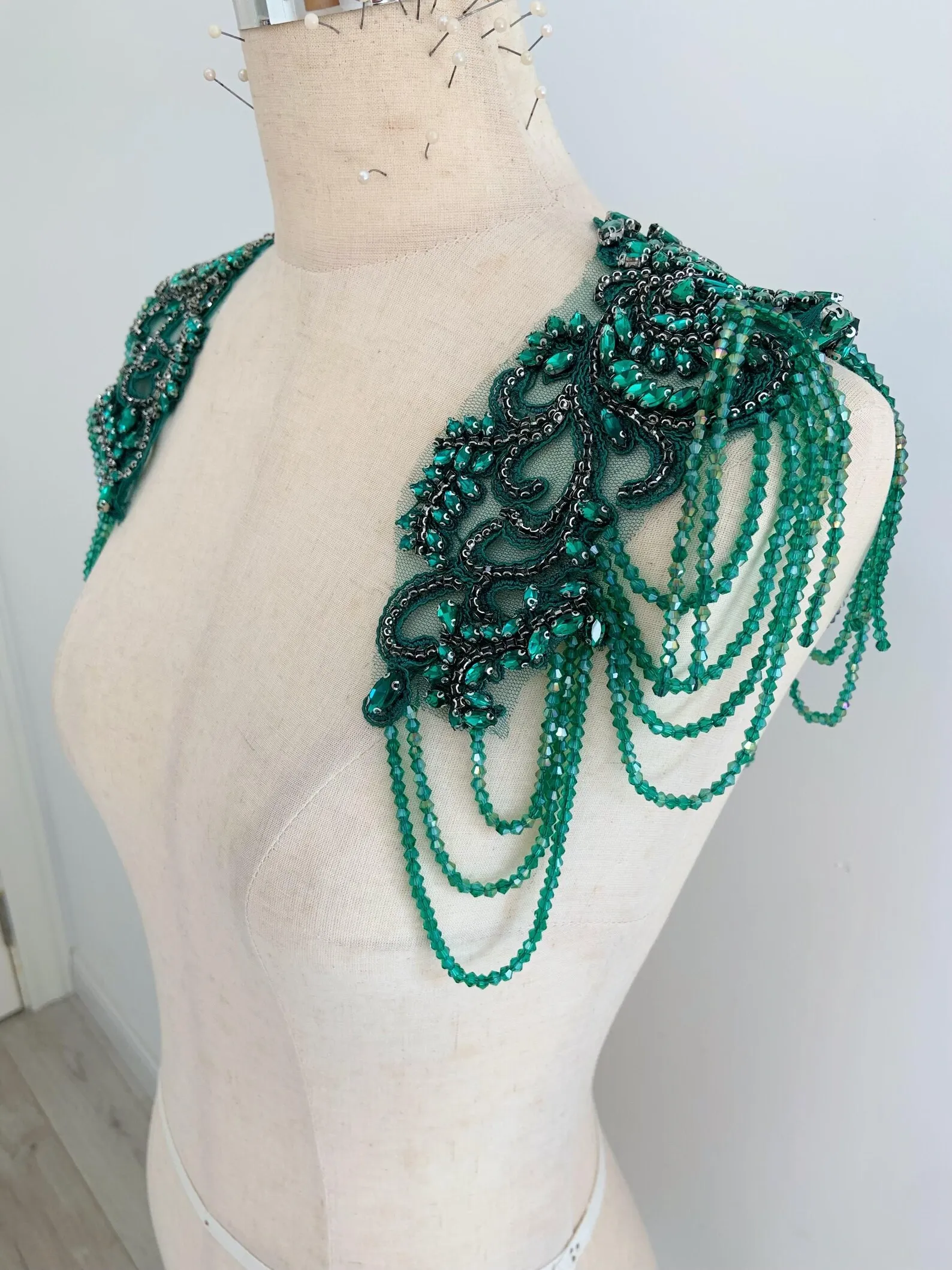 

Зеленая аппликация со стразами и бахромой, украшения для тела для кутюрных принадлежностей, танцевальная одежда, клубная одежда