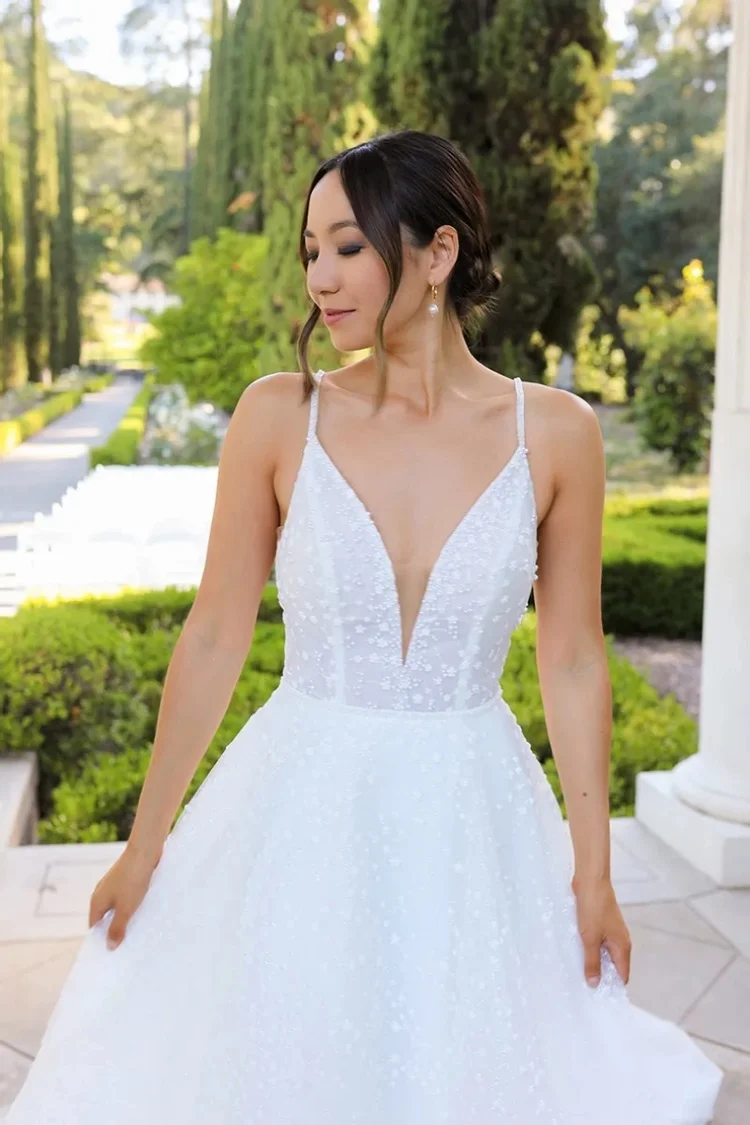 Elegante vestido de novia de Organza con cuello en V, tirantes finos, Espalda descubierta, una línea, vestidos de novia de tul de encaje con tren de corte