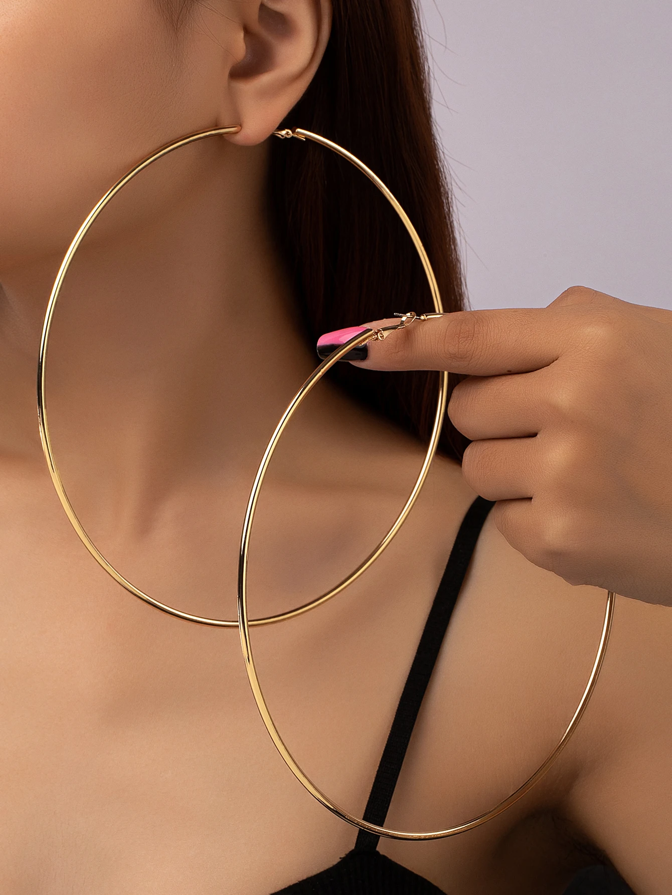 

Новые модные и уникальные простые преувеличенные металлические серьги