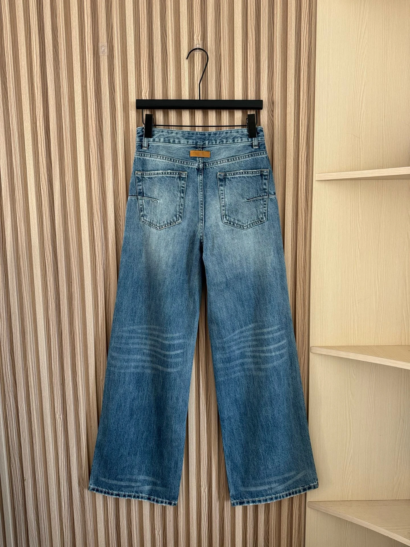 

2025 Early Autumn New Washed Hole Cotton Straight Jeans 273
