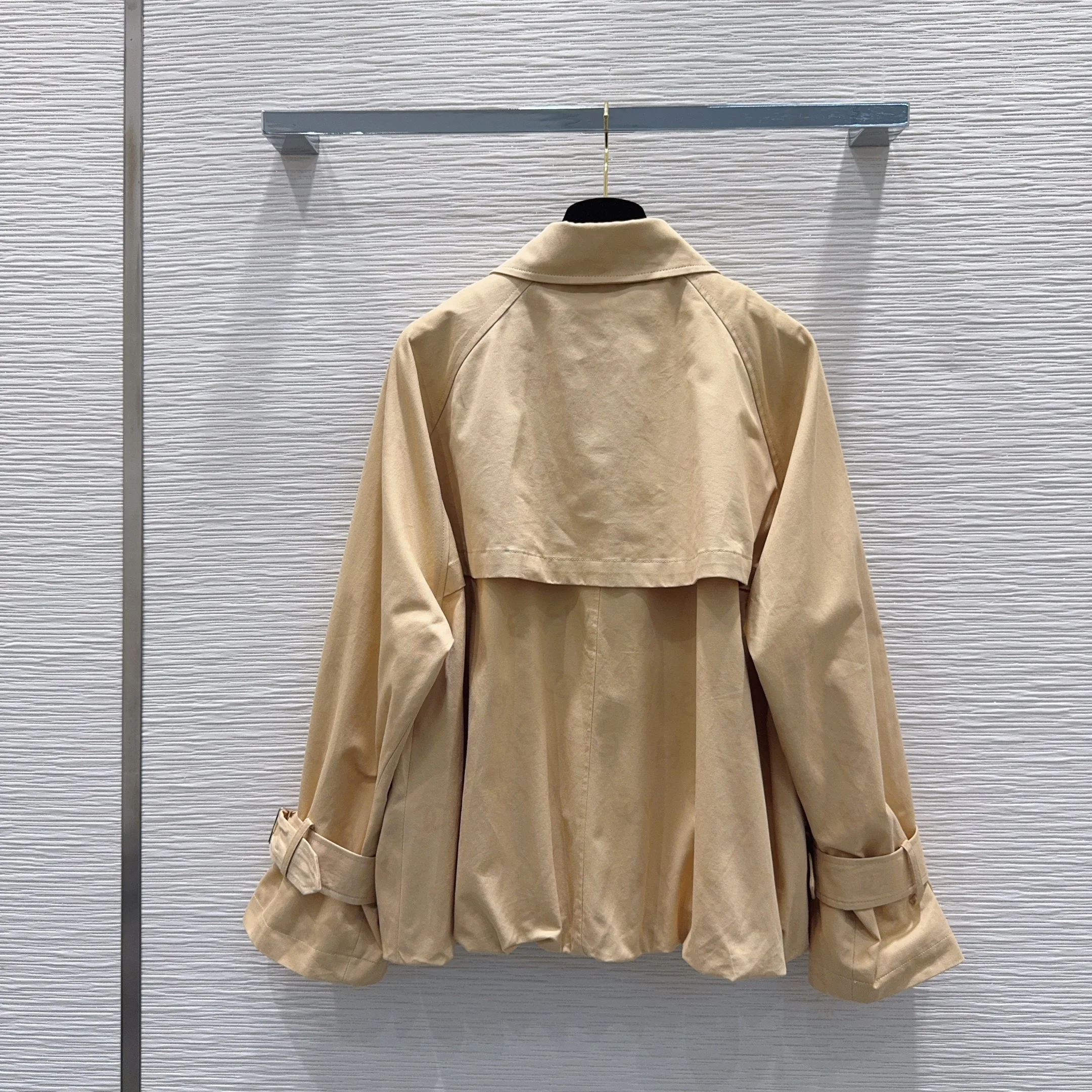 

2025 Autumn New Product Women's Elegant and Intellectual Windbreaker Coat Creative and Unique Design 402