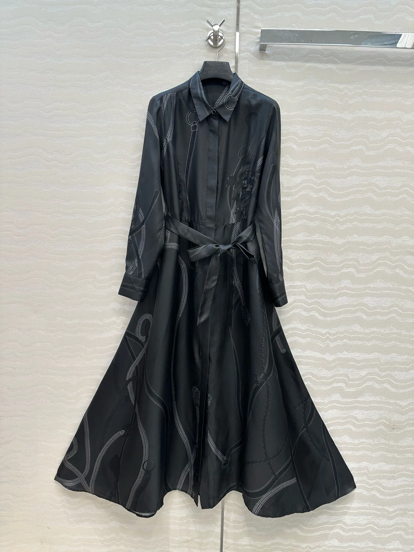 

New Autumn Printed Shirt Collar Dress, Silk Extra Long Dress With Small Collar, Waist, Big Swing, Simple and Elegant Long Dress