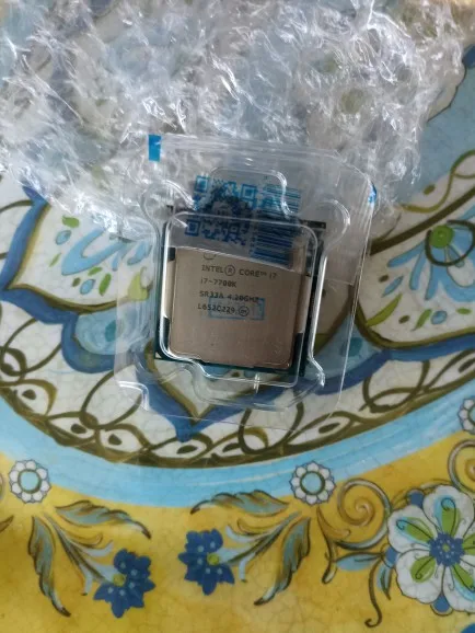 Intel Core i7 7700K 4.2GHz Quad-Core Eight-Thread 8M 91W CPU Processor LGA 1151 photo review