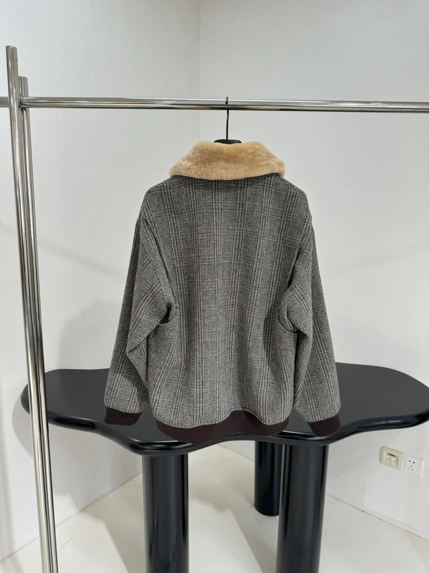 

2025 ранняя осень, новые поступления, женская куртка, шерстяное пальто, шерстяное вязаное ретро клетчатое пальто с узором «елочка», мягкая овечья шерсть с лацканами