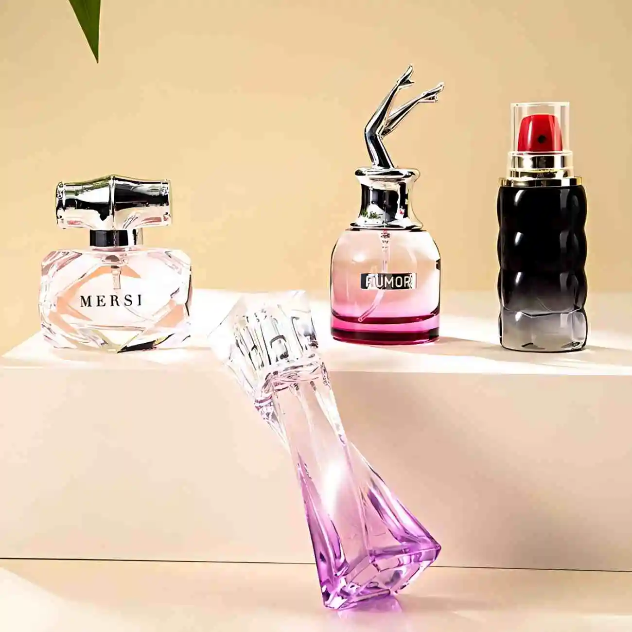 

Women's Luxury 4-Piece Eau de Parfum (EDP) Gift Set — Featuring Floral-Fruity Notes, Long-Lasting Scent, and Exquisite Packaging — The Perfect Birthday Gift.