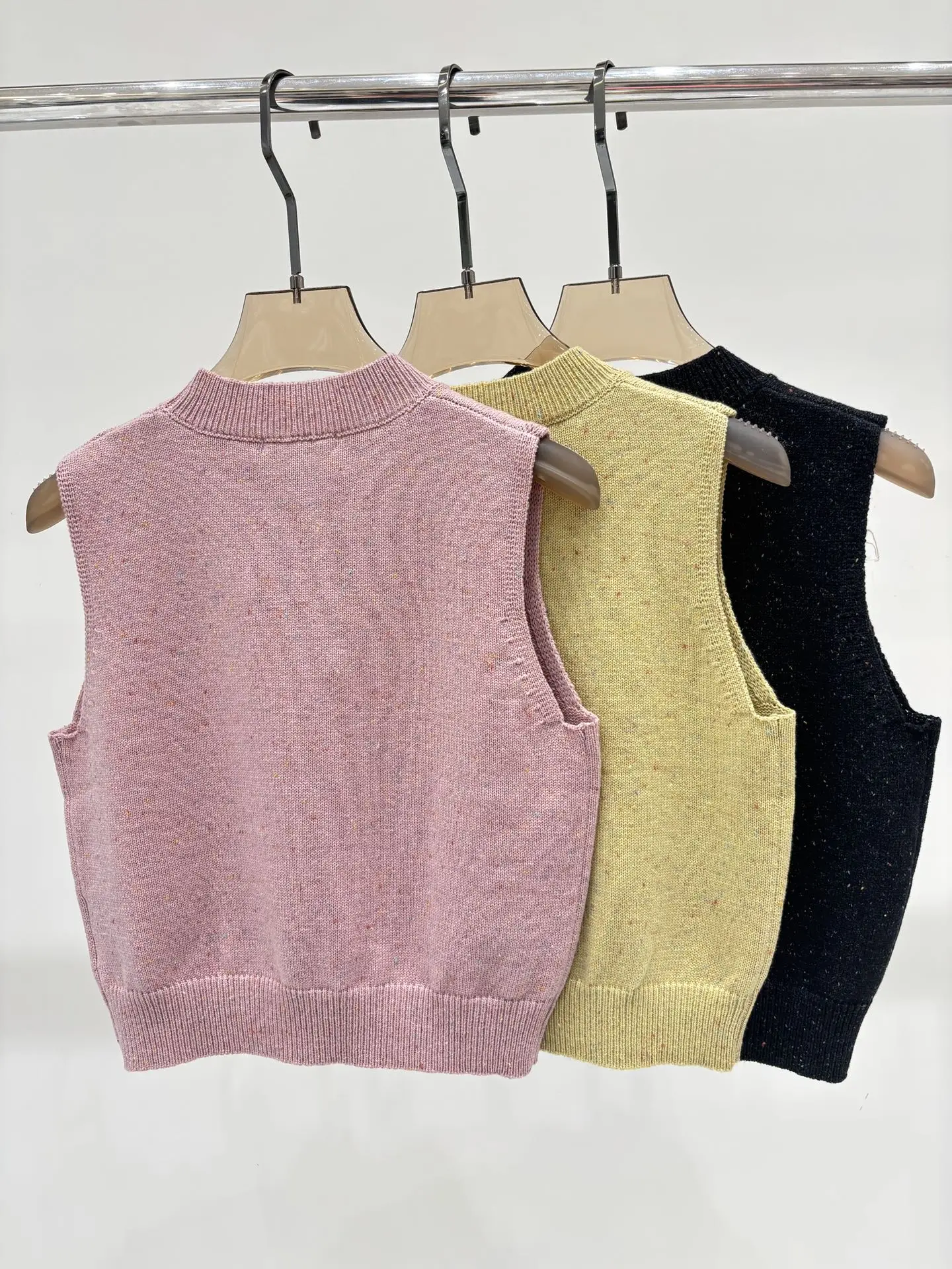 

2025 Summer Must-Have! Solid Color Knit Tank Top - Classic Round Neck, Comfy Fit, Perfect for Gym & Casual Outings