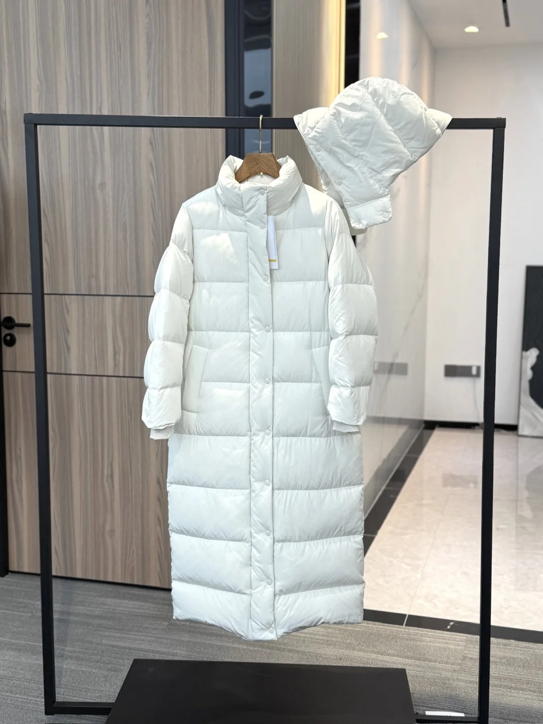 กางเกงผู้หญิงระดับไฮเอนด์ปี 2025, เสื้อแจ็คเก็ตขนเป็ดขาวหนาแบบมีฮู้ดสำหรับผู้หญิง 140