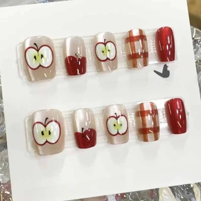 10Pcs Kobiety Wigilia Śliczne małe jabłko Naciśnij na paznokcie Czerwona siatka Krótki styl Palec Księżniczka Wodoodporny Ankola Czerwone sztuczne paznokcie — zdjęcie 2