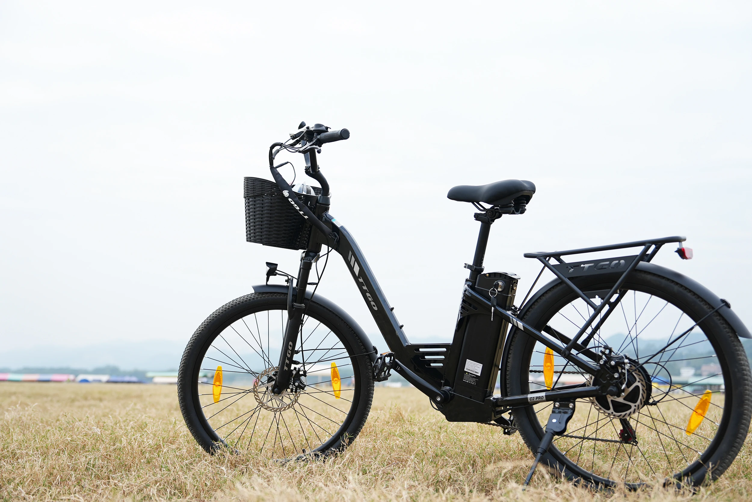 TTGO C2 Pro, elektrische fiets voor dames, ideaal voor woon-werkverkeer, met 26 inch banden, 250W motor, een actieradius van 120 km, een lichtgewicht aluminium frame en een 7-versnellings systeem.