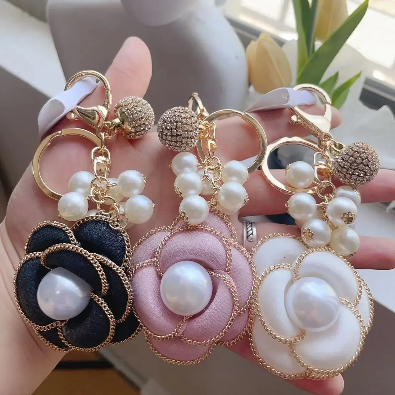 Boutique French Fragrant Breeze Pearl Perfume Chain Camellia Flower Keychain Car Key Bag Charm Women Girl Keyring Gift Jewelry — zdjęcie 2